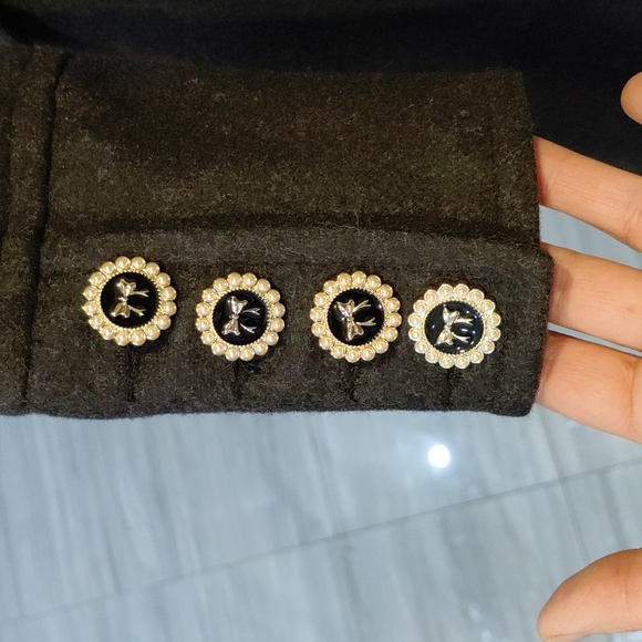 Elegant Black Long Coat with Button Details - Picture 4 of 13